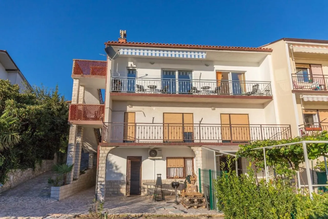 Apartman Crikvenica 30218 - Mira Croatia