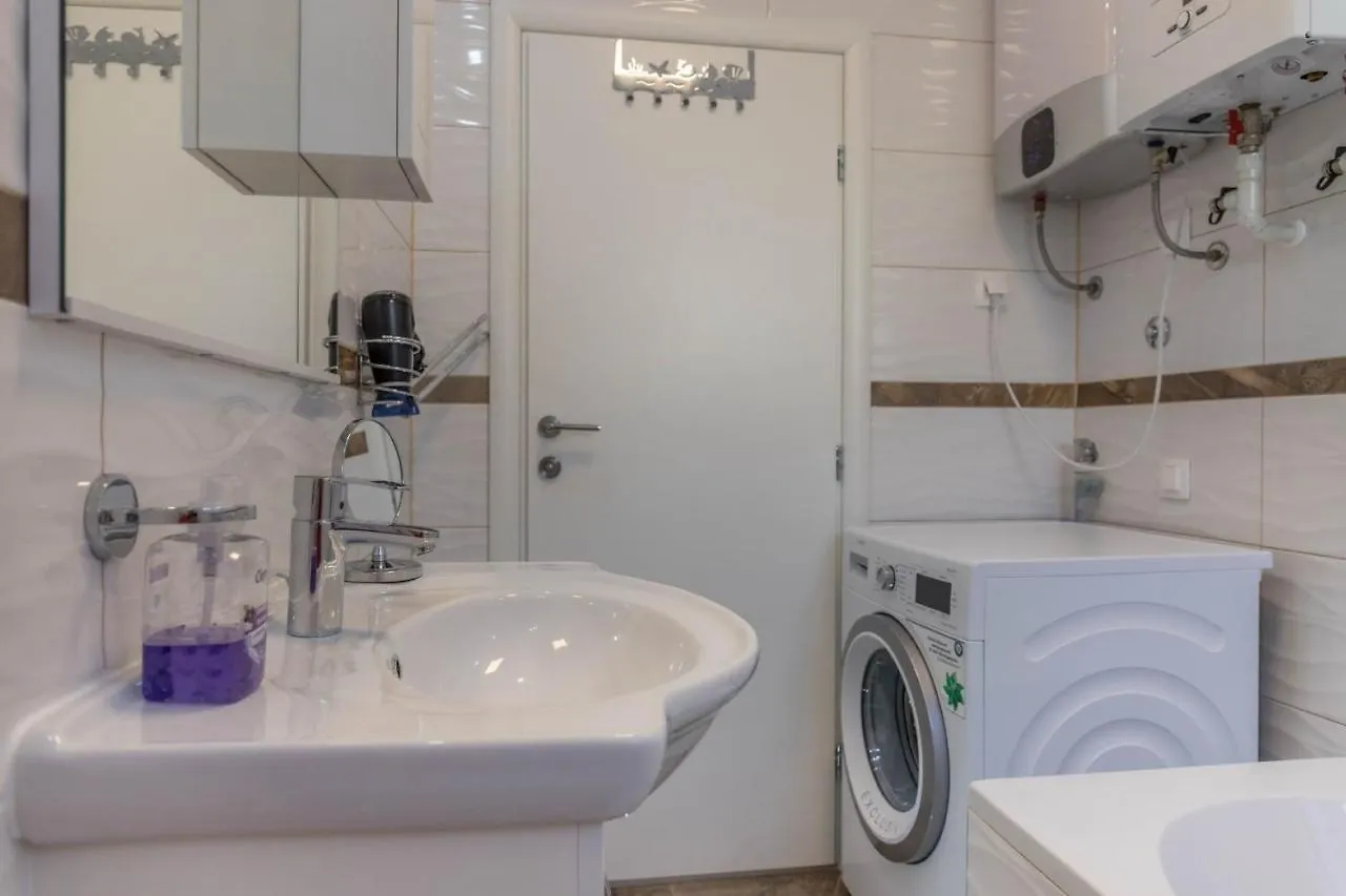 Apartman Crikvenica 30218 - Mira