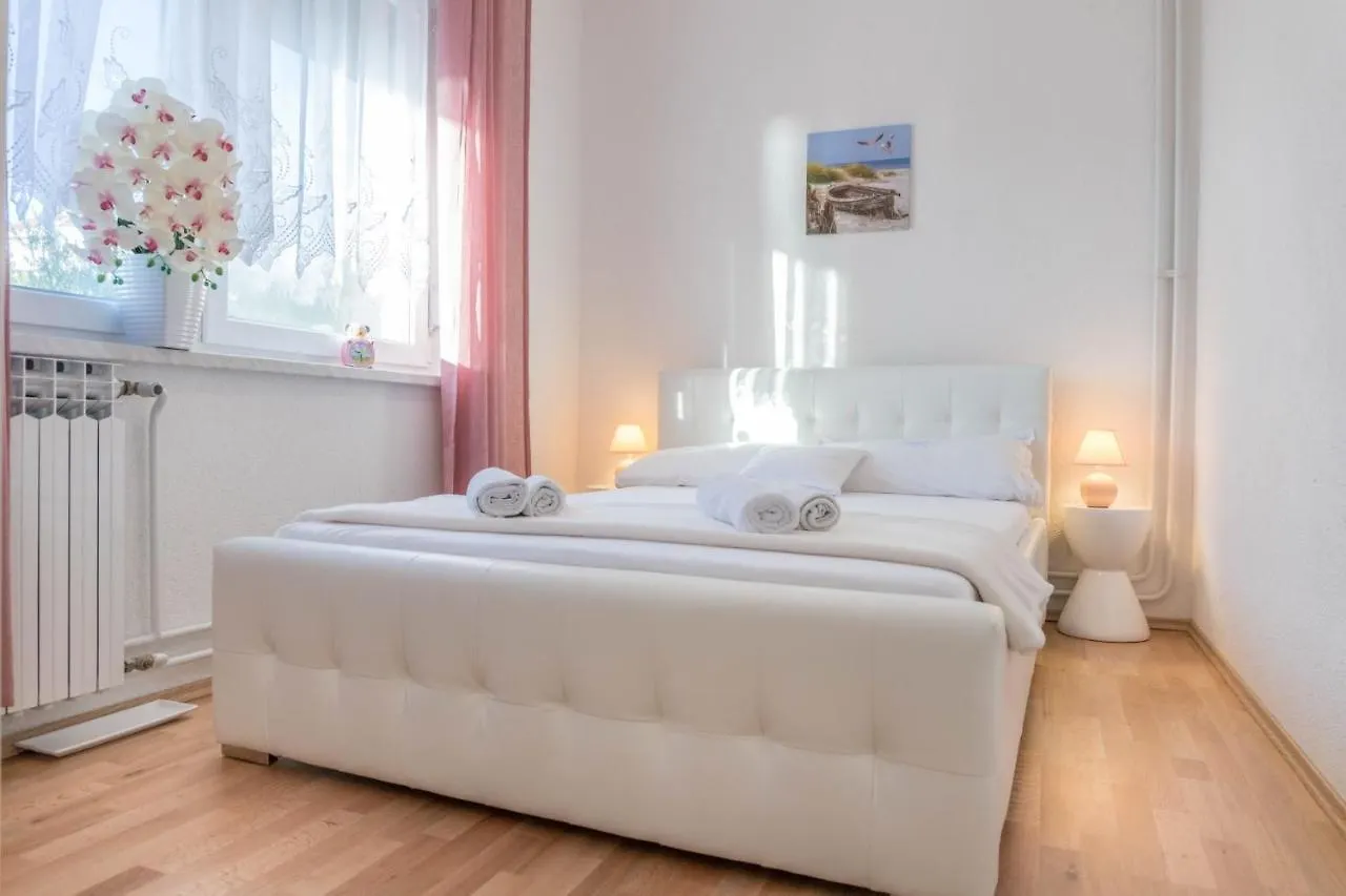 Apartman Crikvenica 30218 - Mira