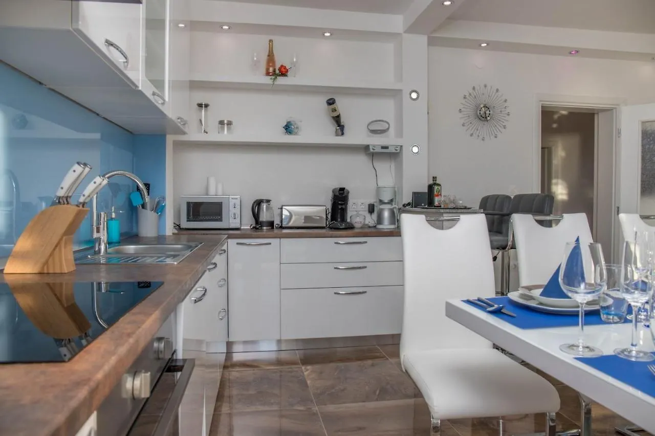 Apartman Crikvenica 30218 - Mira Apartment